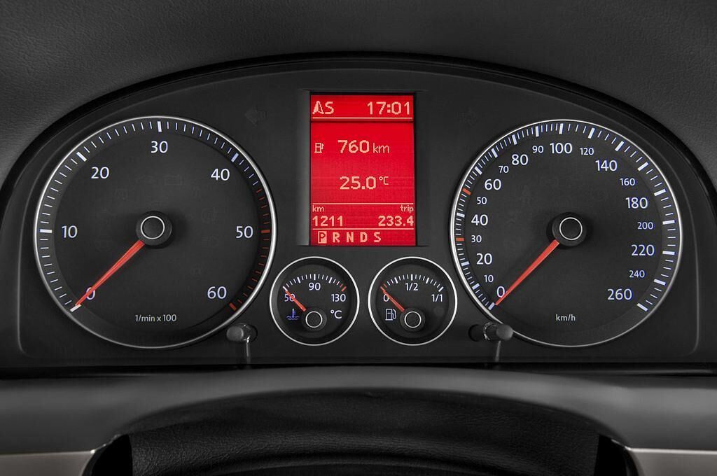 Volkswagen Touran (Baujahr 2009) Trendline 5 Türen Tacho und Fahrerinstrumente