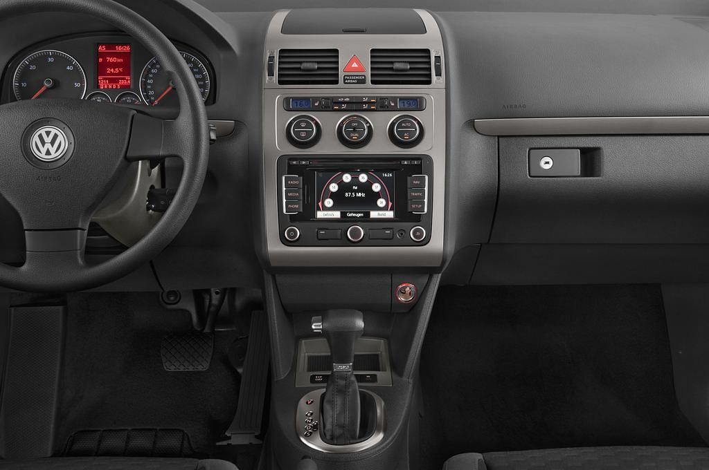Volkswagen Touran (Baujahr 2009) Trendline 5 Türen Mittelkonsole