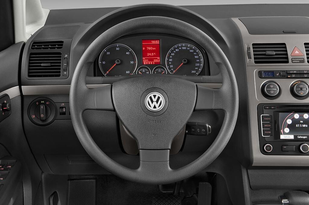 Volkswagen Touran (Baujahr 2009) Trendline 5 Türen Lenkrad