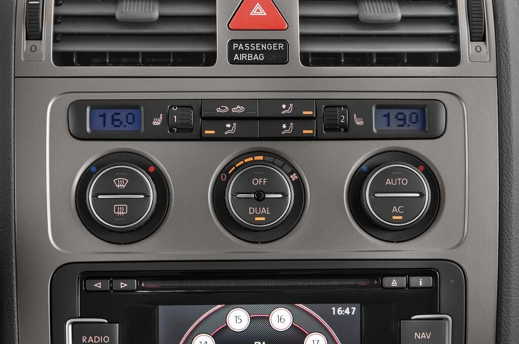 Volkswagen Touran (Baujahr 2009) Trendline 5 Türen Temperatur und Klimaanlage