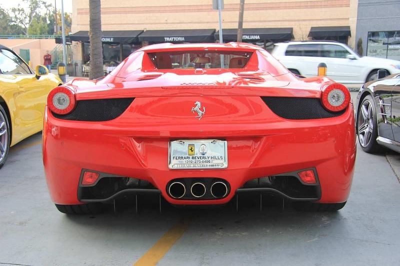 Einen Tag lang Ferrari 458 Spider fahren kostet ab 2.500 Dollar.