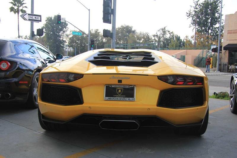Ein Lamborghini Aventador wartet auf seinen Mieter.