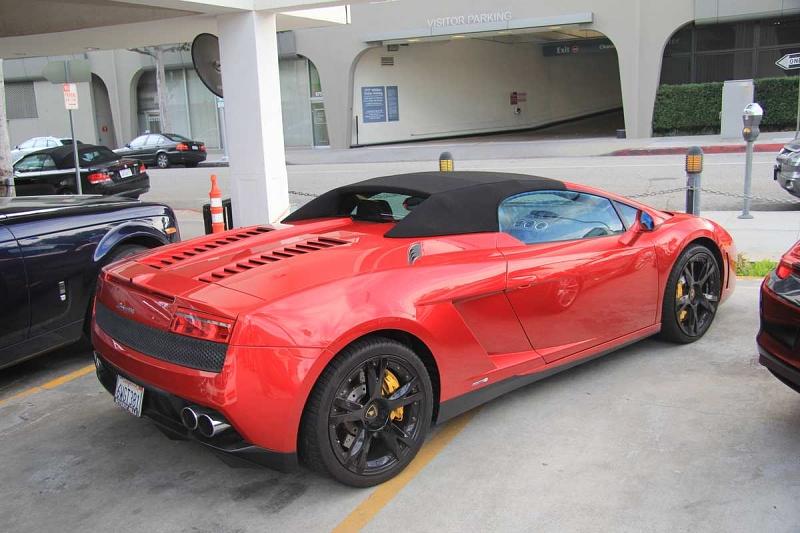 Der Lamborghini Gallardo LP550 kostet ab 1.999 Dollar am Tag.
