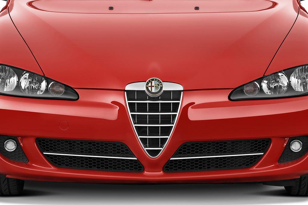 Alfa Romeo 147 (Baujahr 2009) - 5 Türen Kühlergrill und Scheinwerfer