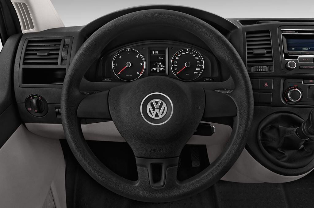 Volkswagen Transporter (Baujahr 2015) 2,0 Tdi 75Kw 2.800 Kurz 4 Türen Lenkrad