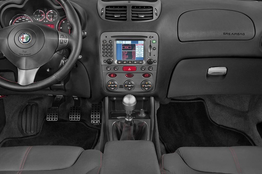 Alfa Romeo 147 (Baujahr 2009) - 5 Türen Mittelkonsole