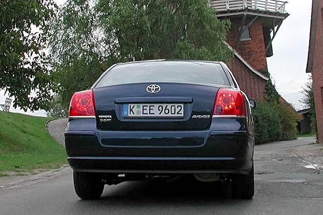 Unscheinbar: Hinweis auf umweltfreundliche Variante nur durch das Typenschild am Heck