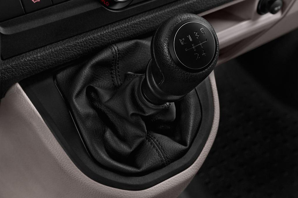 Volkswagen Transporter Kastenwagen (Baujahr 2017) - 4 Türen Schalthebel