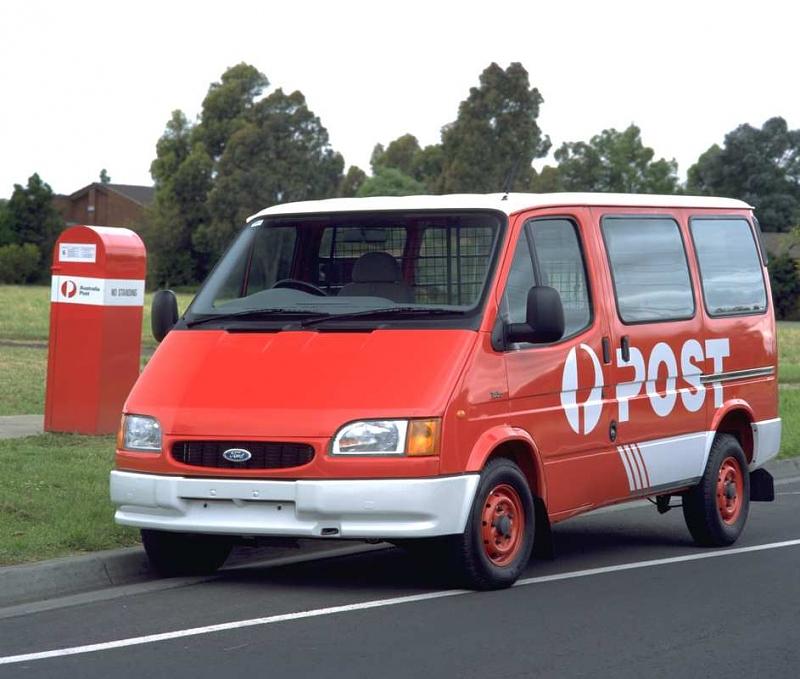 Ein 1994er Transit fährt in Australien die Post aus.