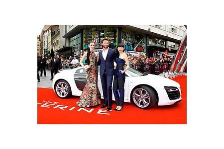 Hugh Jackman im Audi R8 bei Filmpremiere von „The Wolverine”