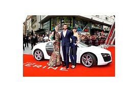 Hugh Jackman im Audi R8 bei Filmpremiere von „The Wolverine”