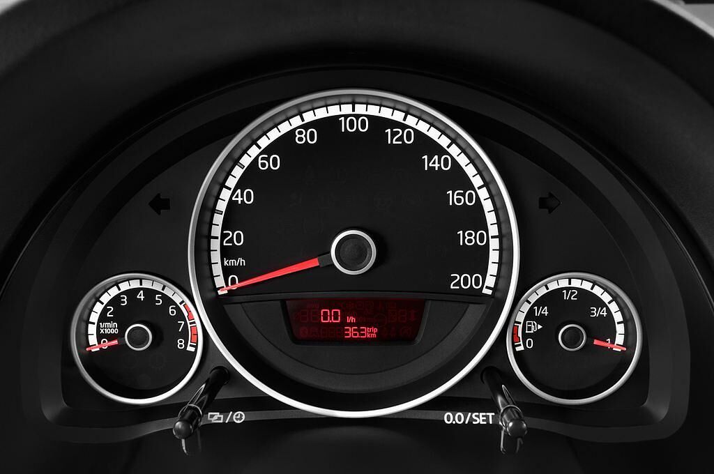 Volkswagen Up! (Baujahr 2015) Cross Up! 5 Türen Tacho und Fahrerinstrumente