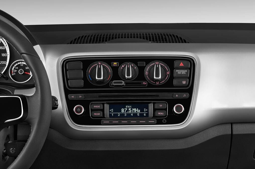 Volkswagen Up! (Baujahr 2015) Cross Up! 5 Türen Mittelkonsole