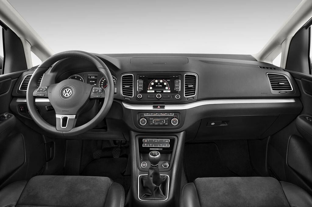 Volkswagen Sharan (Baujahr 2011) Highline 5 Türen Cockpit und Innenraum