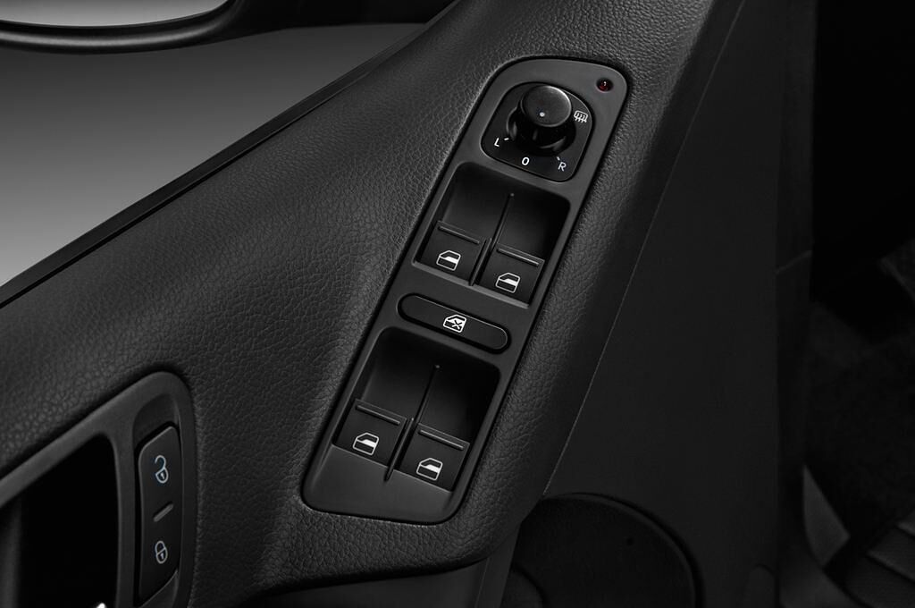 Volkswagen Tiguan (Baujahr 2012) Track & Field 5 Türen Bedienungselemente Tür