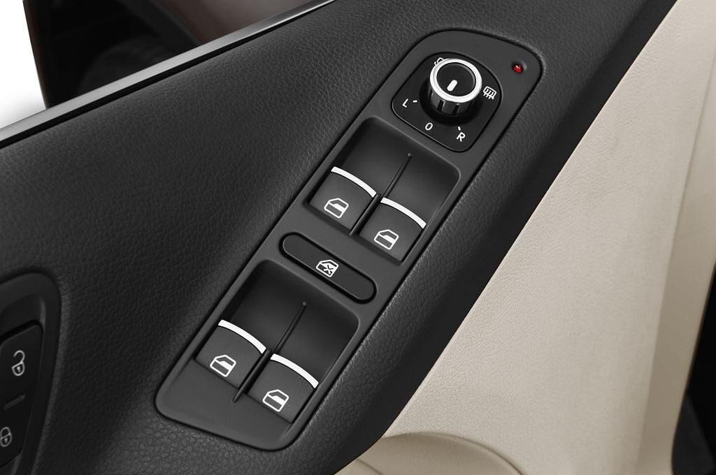 Volkswagen Tiguan (Baujahr 2012) Sport & Style 5 Türen Bedienungselemente Tür