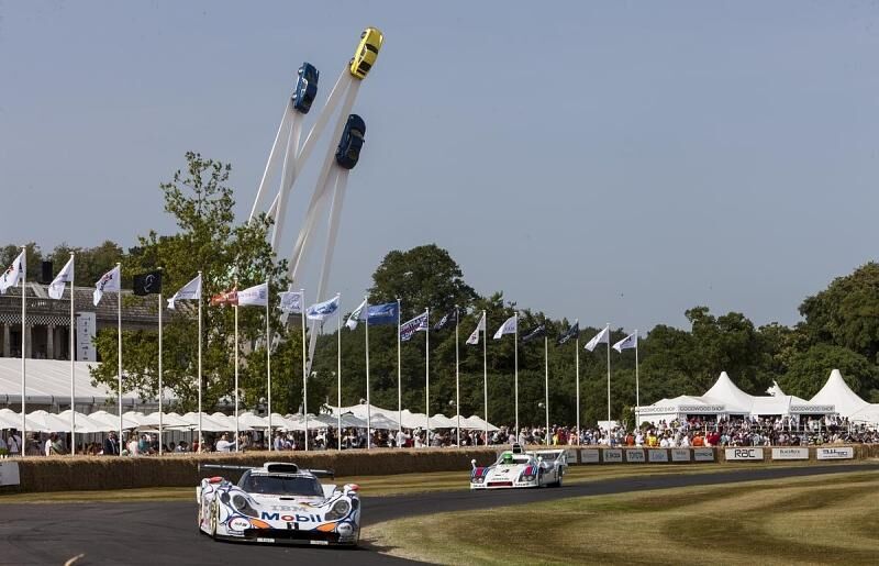 Goodwood Festival of Speed 2013: Die riesige Skulptur vor dem Goodwood House ehrt 50 Jahre Porsche 911