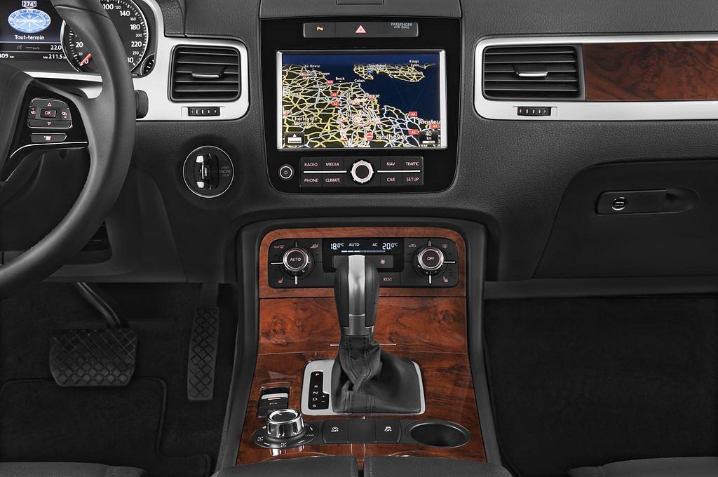 Volkswagen Touareg (Baujahr 2011) V6 TDI BlueMotion Technology 5 Türen Mittelkonsole