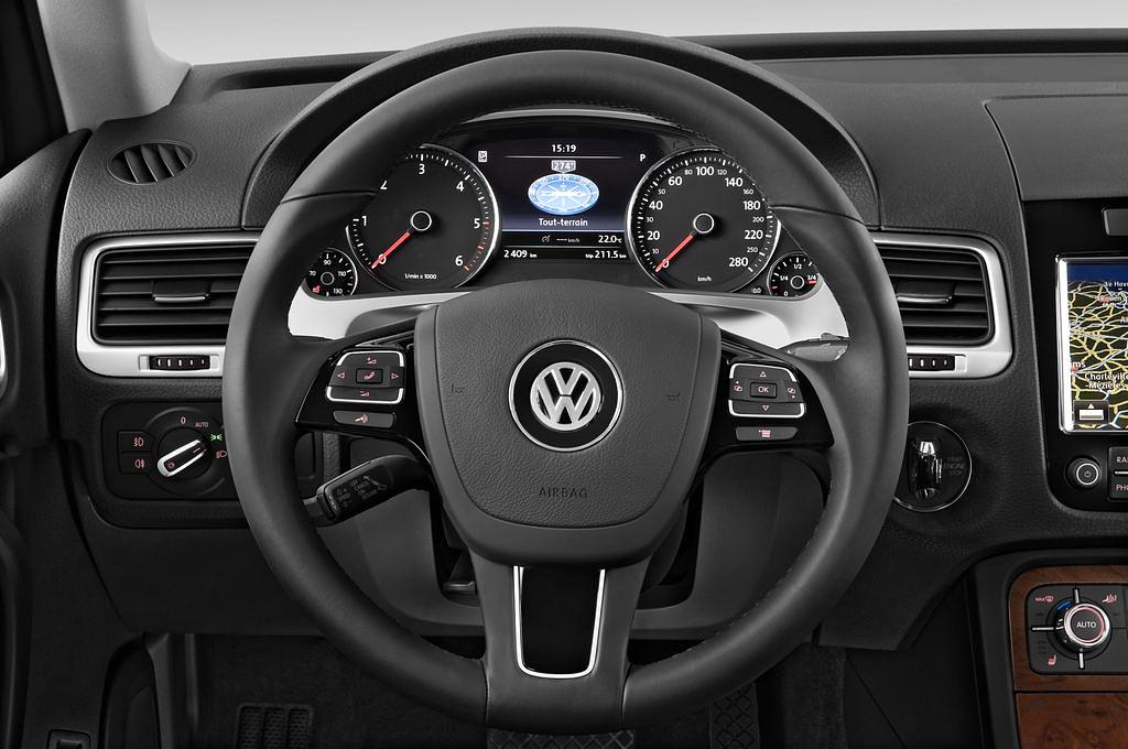 Volkswagen Touareg (Baujahr 2011) V6 TDI BlueMotion Technology 5 Türen Lenkrad