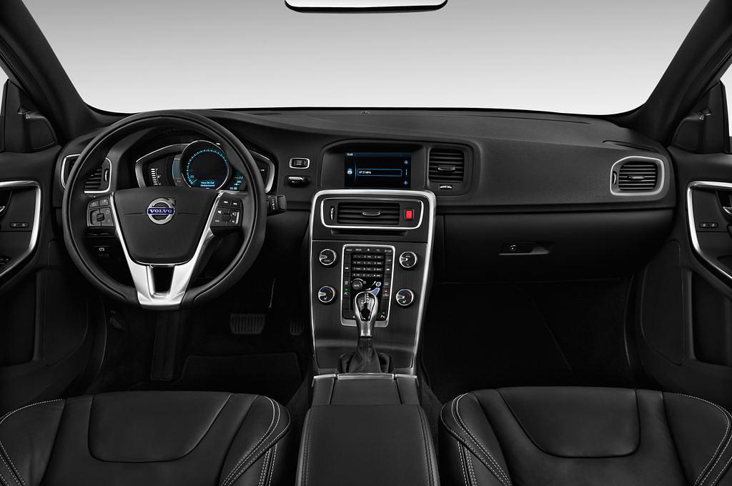 Volvo S60 (Baujahr 2014) Summum 4 Türen Cockpit und Innenraum