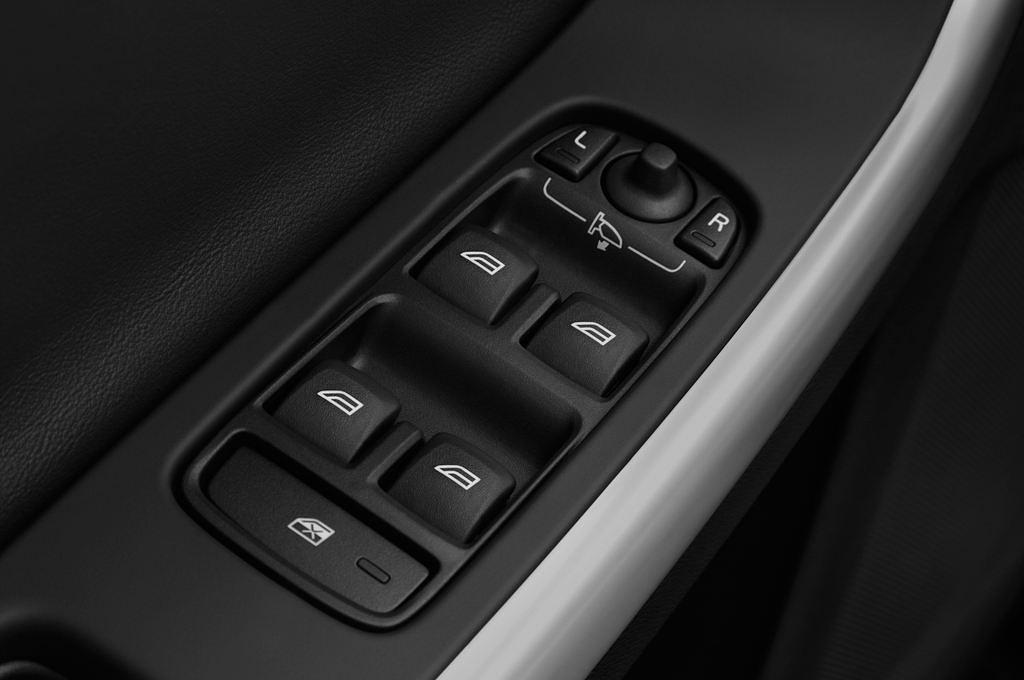 Volvo S60 (Baujahr 2016) R-Design 4 Türen Bedienungselemente Tür