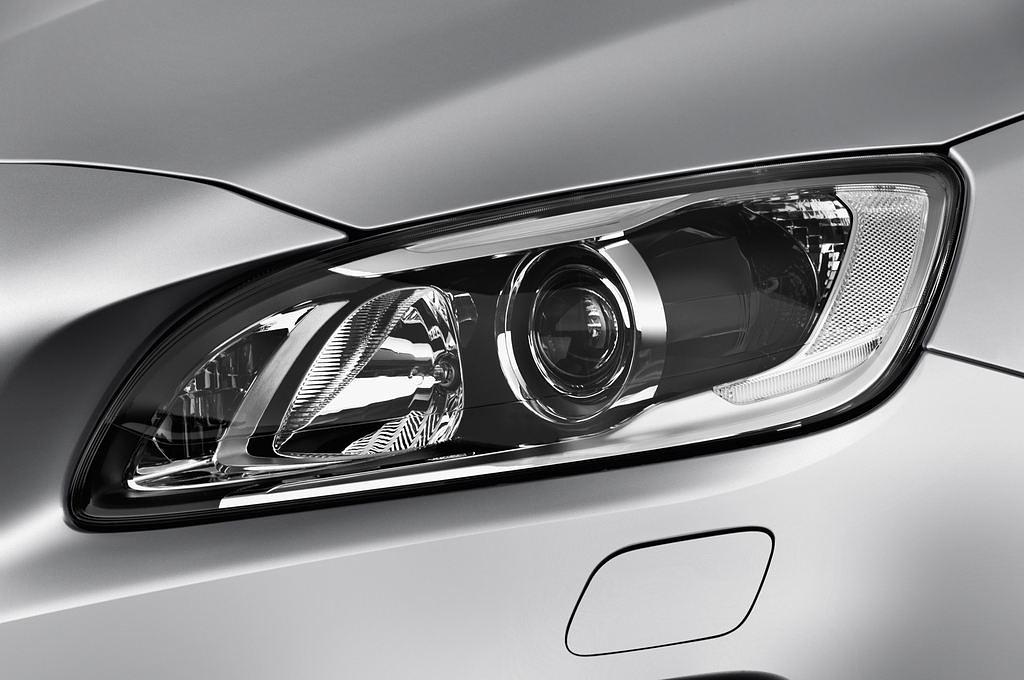 Volvo S60 (Baujahr 2016) R-Design 4 Türen Scheinwerfer