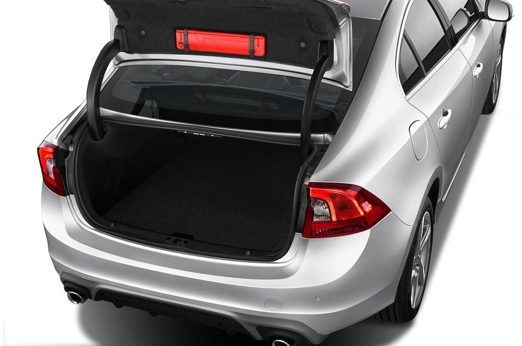 Volvo S60 (Baujahr 2016) R-Design 4 Türen Kofferraum