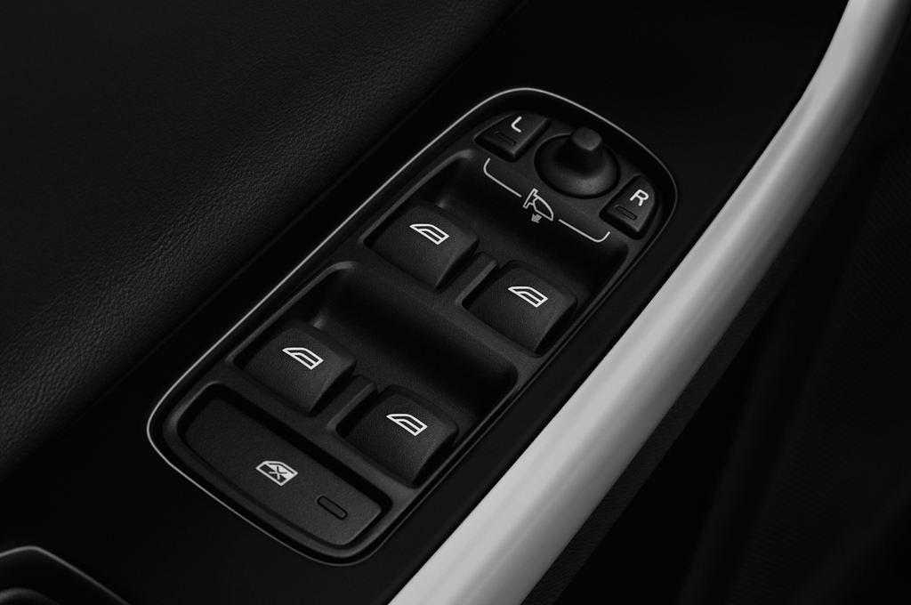 Volvo S60 Cross Country (Baujahr 2017) Summum 4 Türen Bedienungselemente Tür