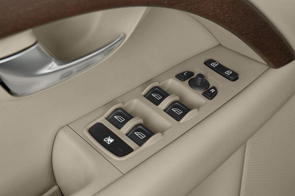 Volvo S80 (Baujahr 2011) R-design 4 Türen Bedienungselemente Tür