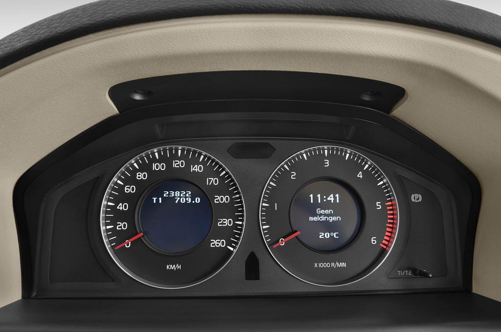 Volvo S80 (Baujahr 2011) R-design 4 Türen Tacho und Fahrerinstrumente
