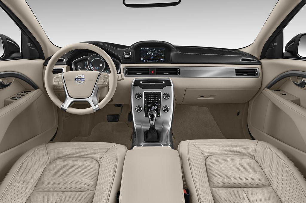 Volvo S80 (Baujahr 2014) Momentum 4 Türen Cockpit und Innenraum
