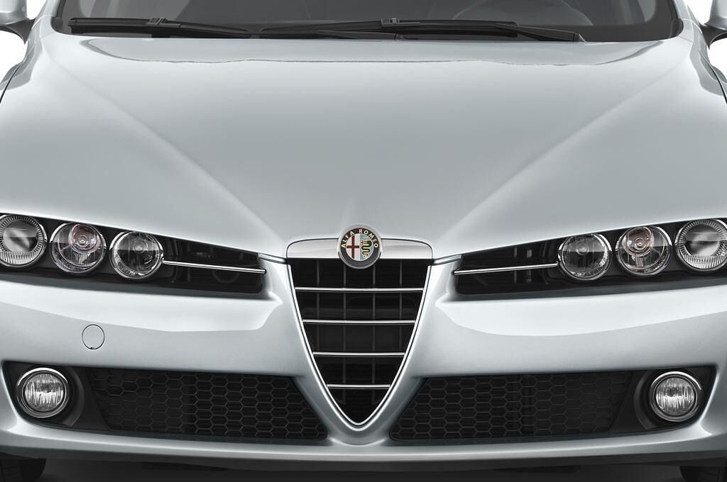 Alfa Romeo 159 (Baujahr 2011) - 5 Türen Kühlergrill und Scheinwerfer