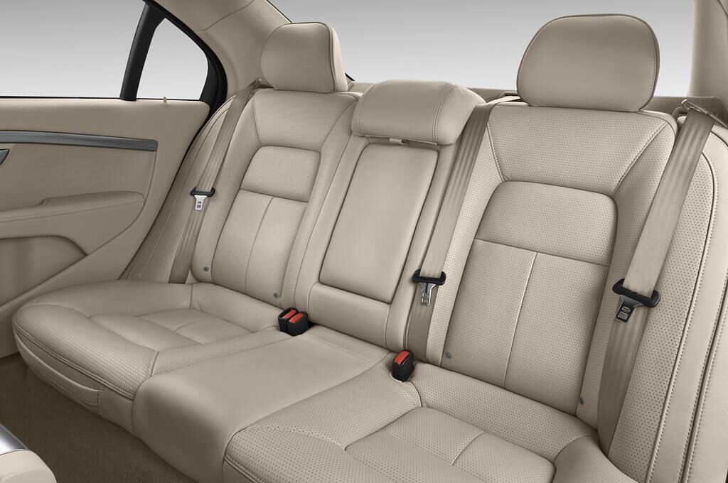 Volvo S80 (Baujahr 2014) Momentum 4 Türen Rücksitze