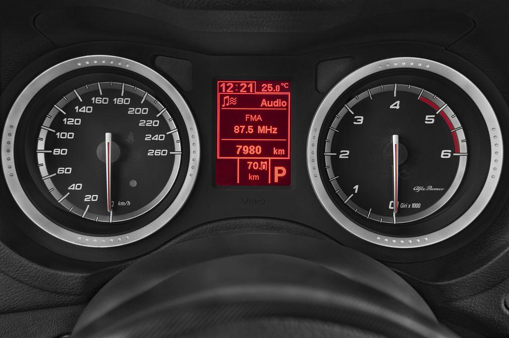 Alfa Romeo 159 (Baujahr 2011) - 5 Türen Tacho und Fahrerinstrumente