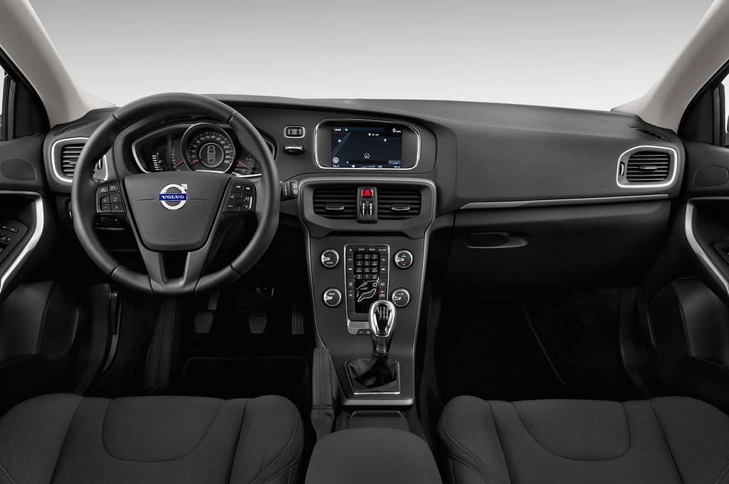 Volvo V40 (Baujahr 2014) Kinetic 5 Türen Cockpit und Innenraum