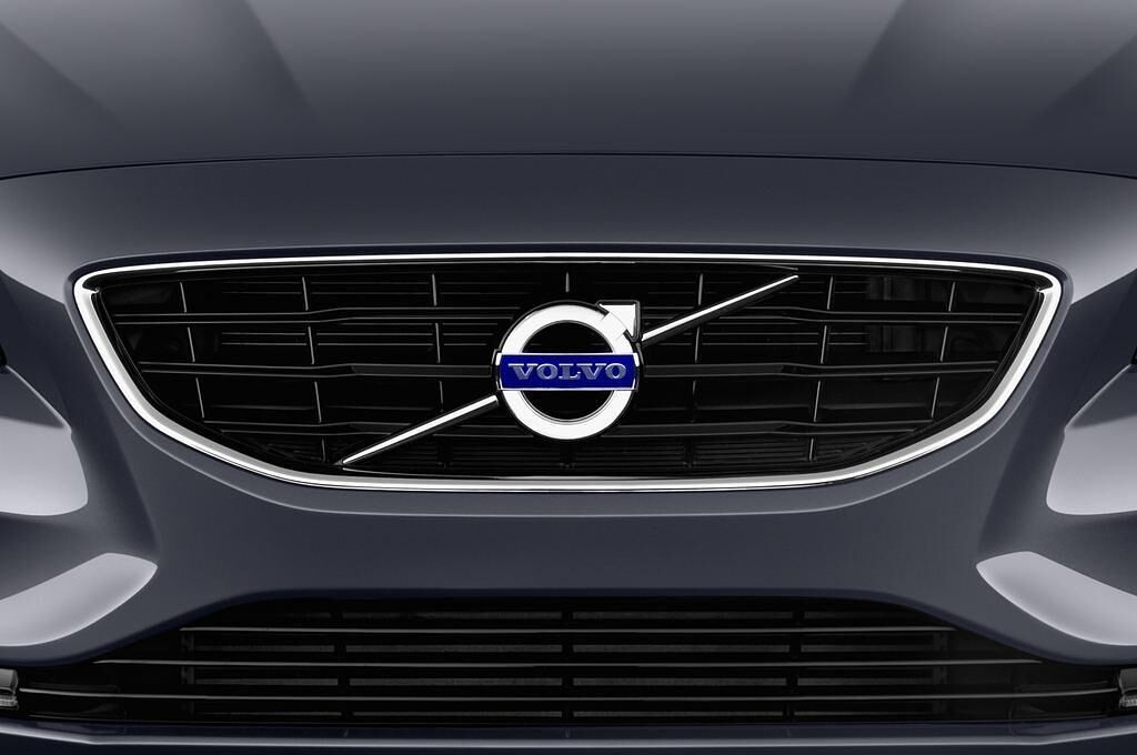 Volvo V40 (Baujahr 2014) Kinetic 5 Türen Kühlergrill und Scheinwerfer