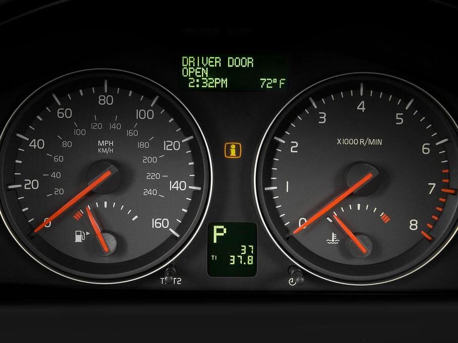 Volvo C70 (Baujahr 2010) - 2 Türen Tacho und Fahrerinstrumente