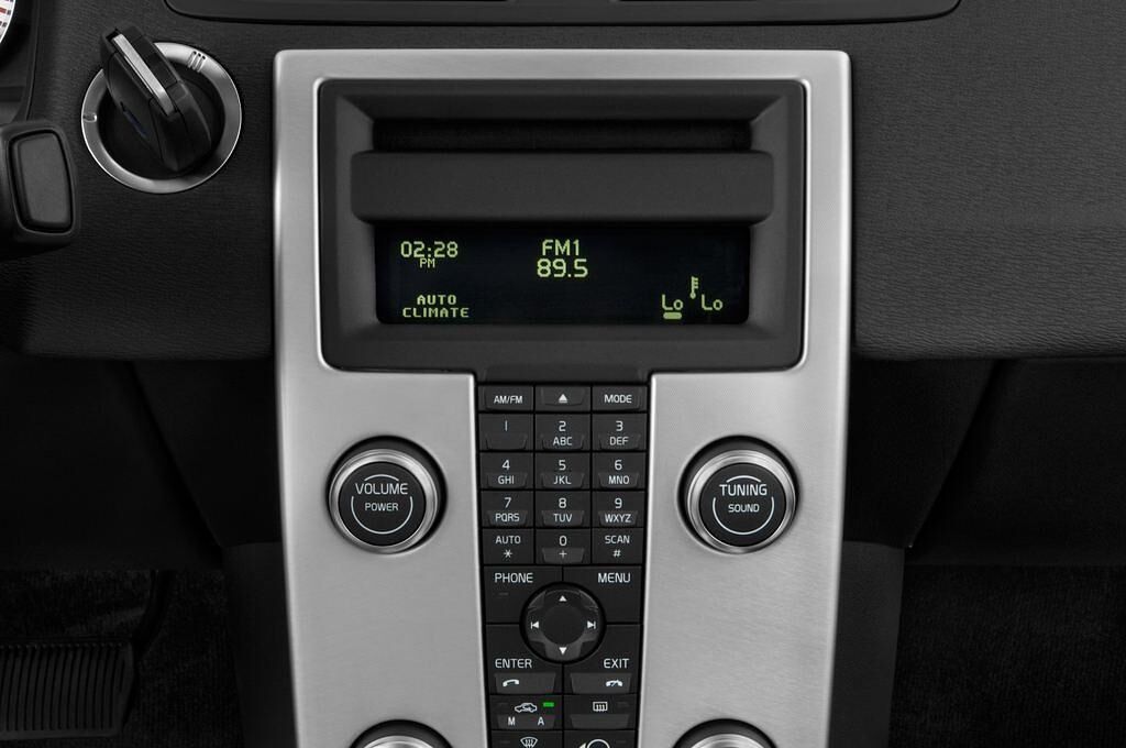 Volvo C70 (Baujahr 2011) Momentum 2 Türen Radio und Infotainmentsystem