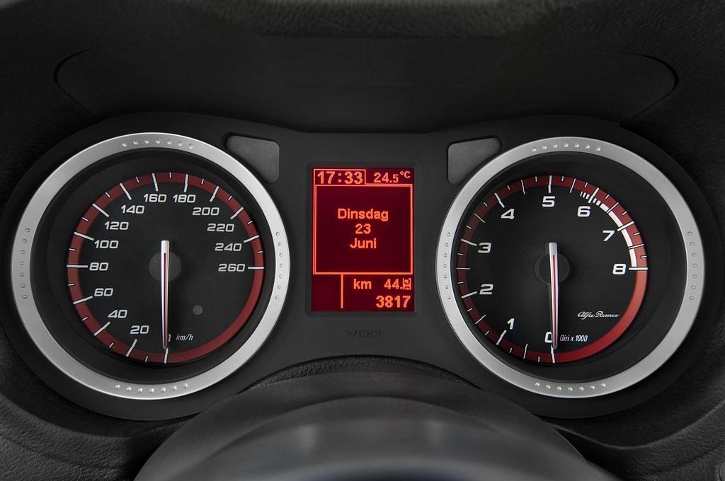 Alfa Romeo 159 (Baujahr 2011) - 4 Türen Tacho und Fahrerinstrumente