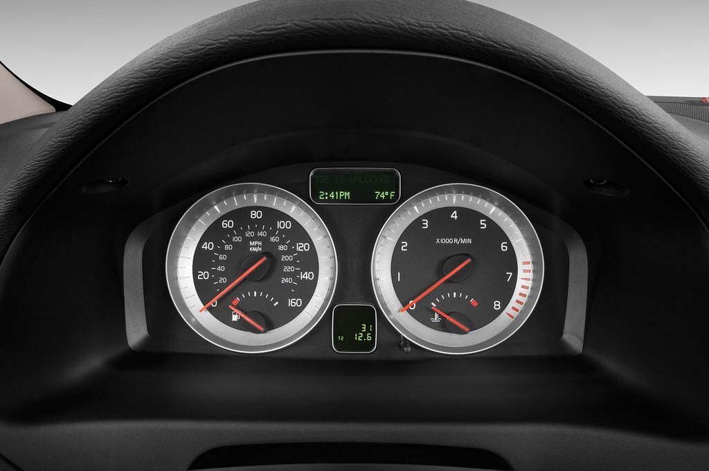 Volvo C70 (Baujahr 2011) Momentum 2 Türen Tacho und Fahrerinstrumente