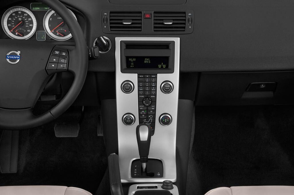 Volvo C70 (Baujahr 2011) Momentum 2 Türen Mittelkonsole