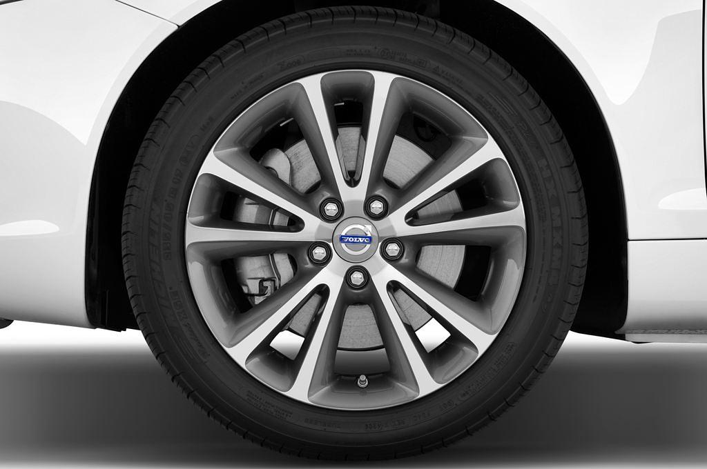 Volvo C70 (Baujahr 2011) Momentum 2 Türen Reifen und Felge