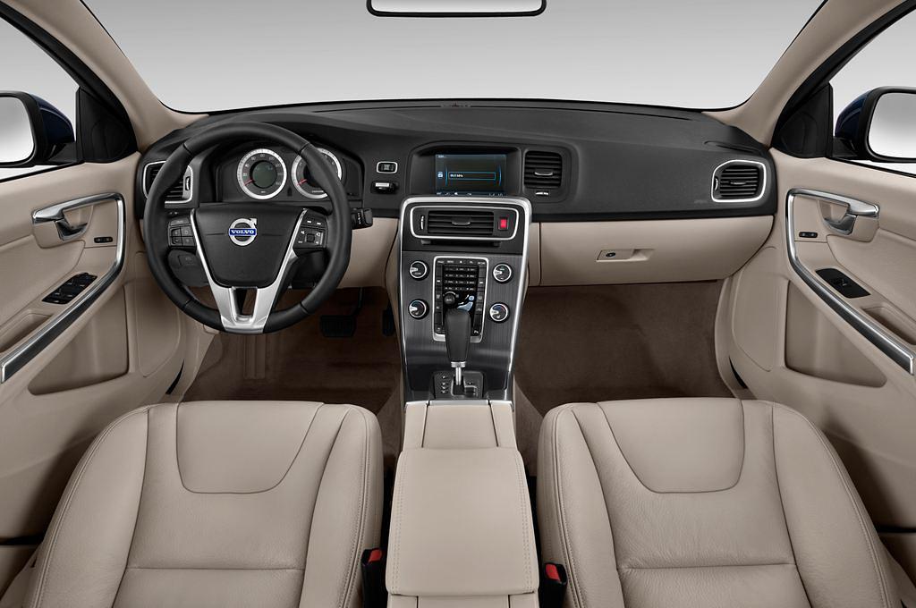 Volvo S60 (Baujahr 2011) Summum 4 Türen Cockpit und Innenraum