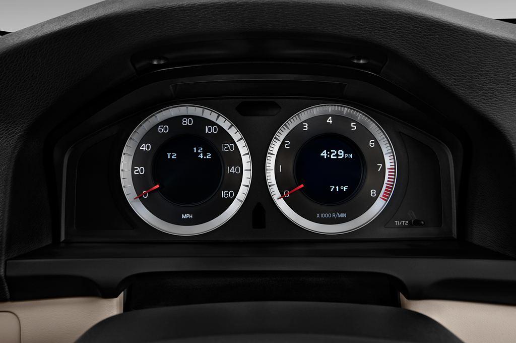 Volvo S60 (Baujahr 2011) Summum 4 Türen Tacho und Fahrerinstrumente