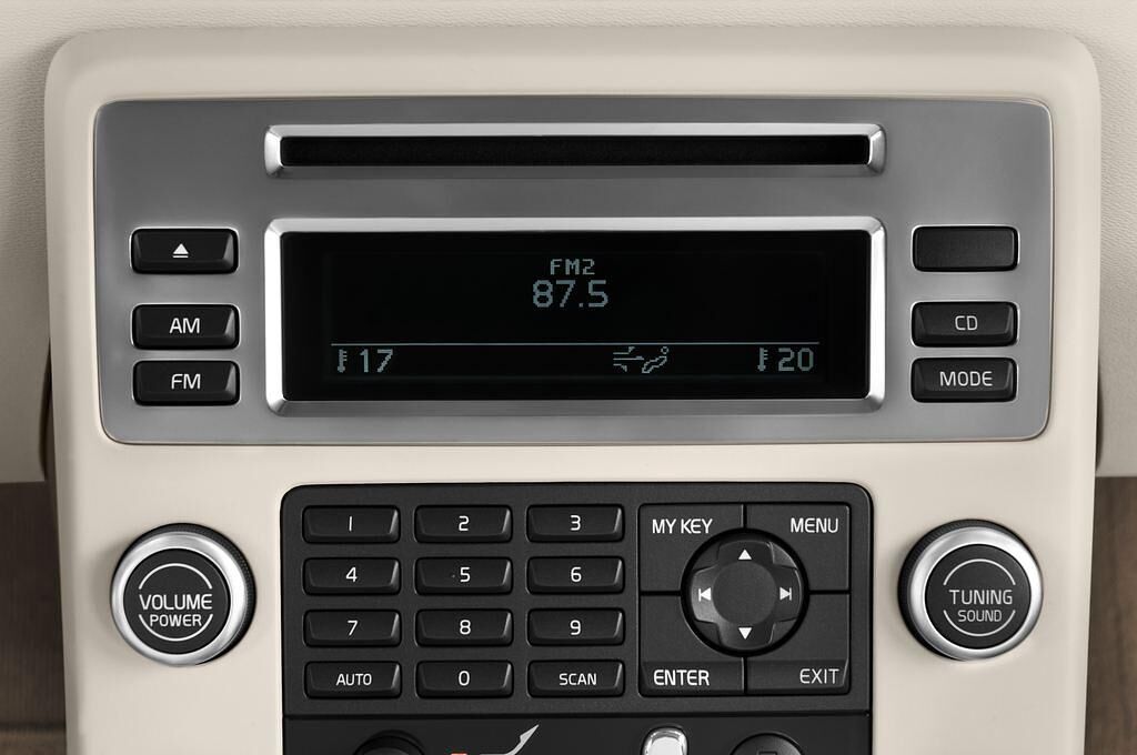 Volvo XC70 (Baujahr 2011) Momentum 5 Türen Radio und Infotainmentsystem