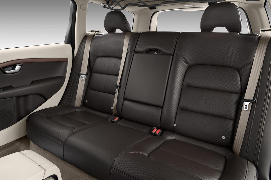 Volvo XC70 (Baujahr 2011) Momentum 5 Türen Rücksitze