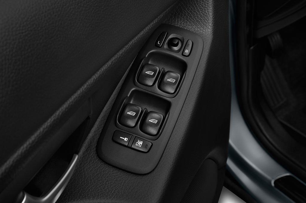 Volvo XC90 (Baujahr 2012) Summum 5 Türen Bedienungselemente Tür