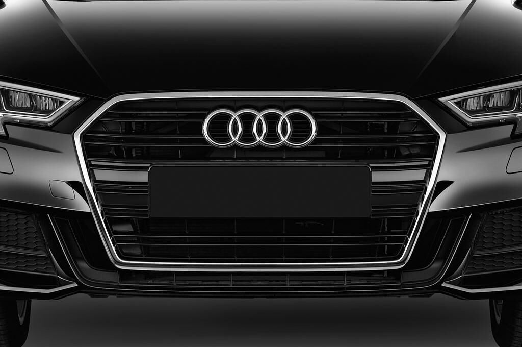 Audi A3 Sportback (Baujahr 2017) - 5 Türen Kühlergrill und Scheinwerfer