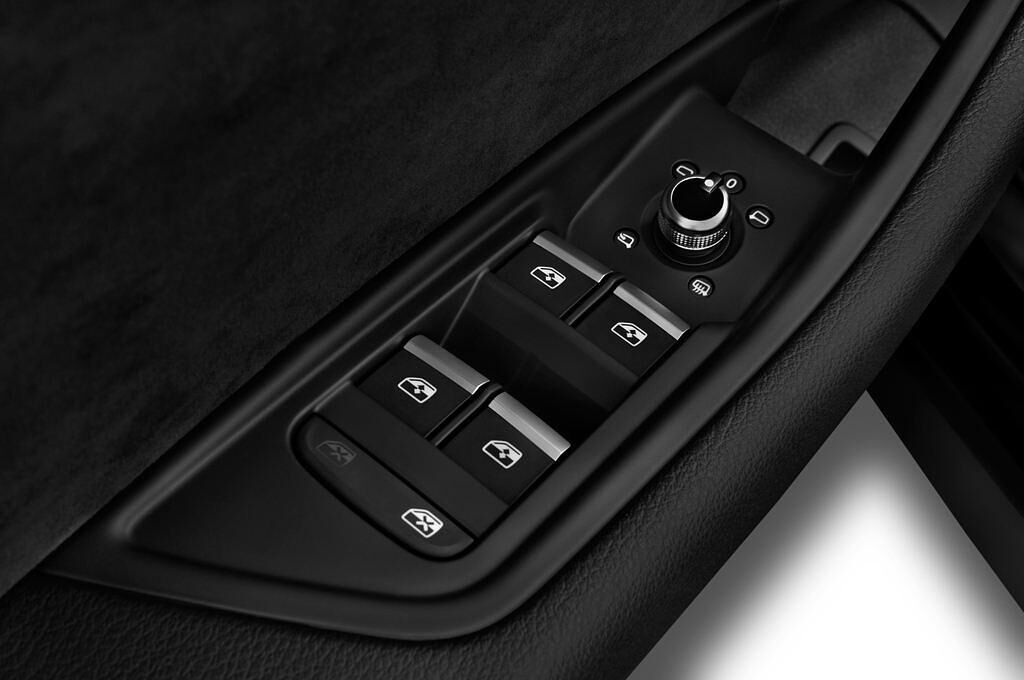 Audi A5 Sportback (Baujahr 2017) sport 5 Türen Bedienungselemente Tür