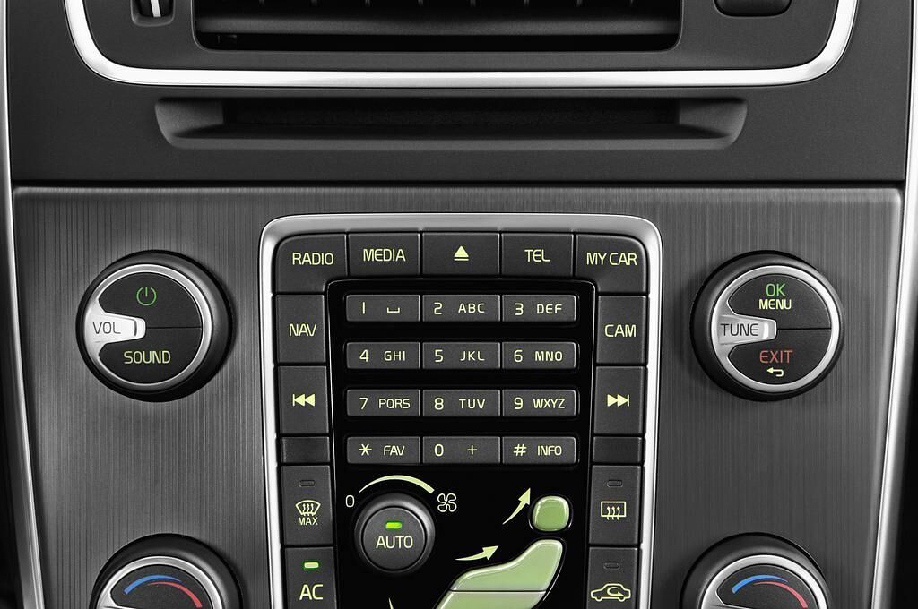 Volvo V60 (Baujahr 2011) Summum 5 Türen Radio und Infotainmentsystem